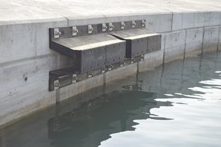 V-shaped solid fender installed on the quay wall