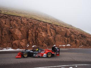 [Translate to Spanish:] Robin Shute, 2022 Pikes Peak overall champion. photo by Larry Chen
