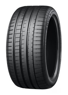 ADVAN Sport V107 *Tyre shown in photo differs in size from those installed on the Cayenne