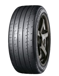 ADVAN APEX V601 *Tyre shown in photo differs in size from those used on the GR Corolla. (wheel shown is not standard equipment)