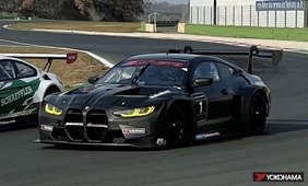 A Walkenhorst Motorsport BMW M4 GT3 egy tesztfutamon