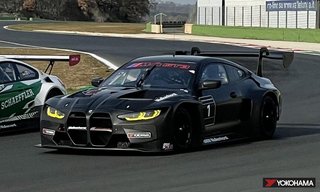 A Walkenhorst Motorsport BMW M4 GT3 egy tesztfutamon