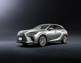 Az új RX *A kép a Lexus engedélyével készült. A kép újranyomtatása vagy más módon történő felhasználása a Lexus előzetes engedélye nélkül szigorúan tilos.